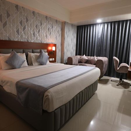 Eastin Hotels Хайдарабад Экстерьер фото