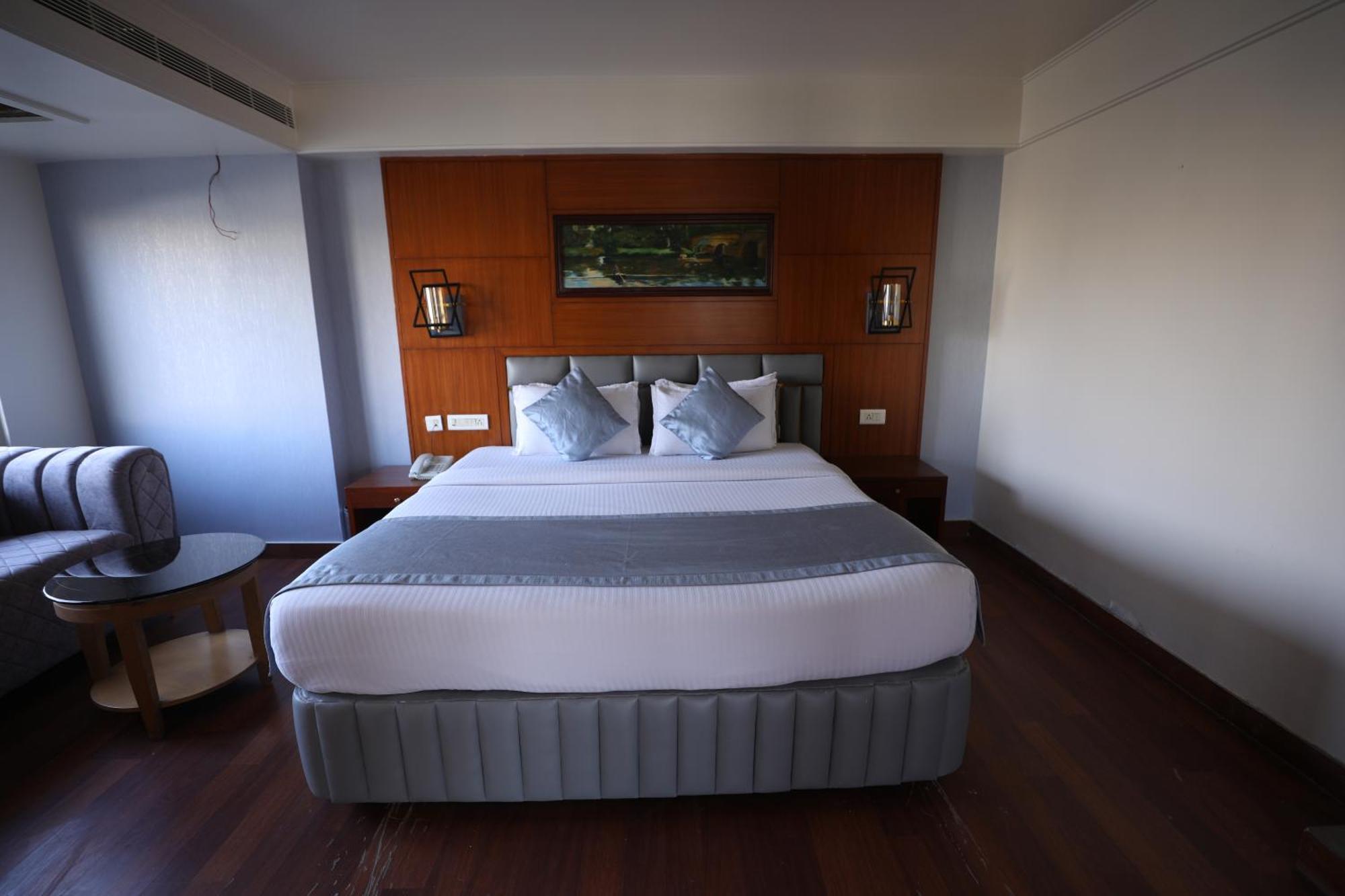Eastin Hotels Хайдарабад Экстерьер фото